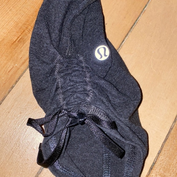 Lululemon but scrunch capris, scrunches and bows - Picture 2 of 4